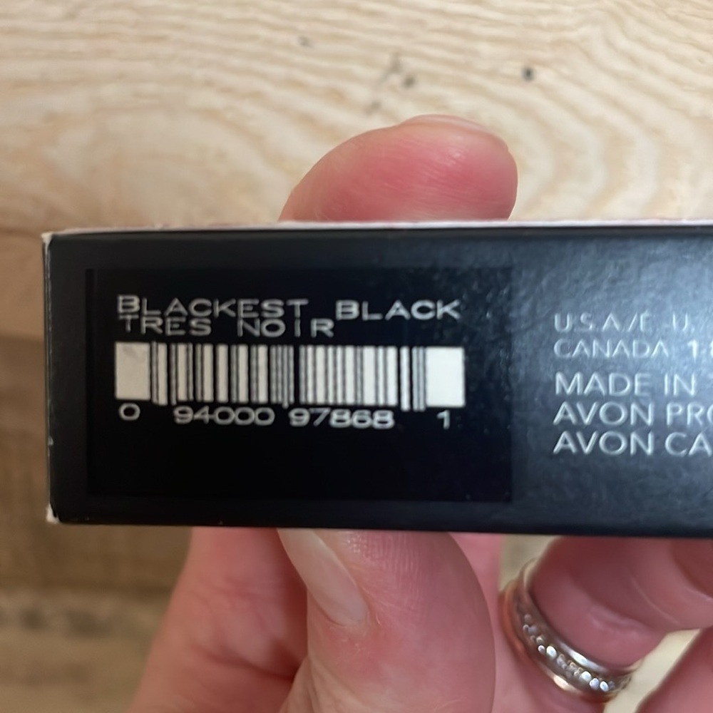 Avon Big & Daring Volume Mascara - Blackest Black - Picture 7 of 8